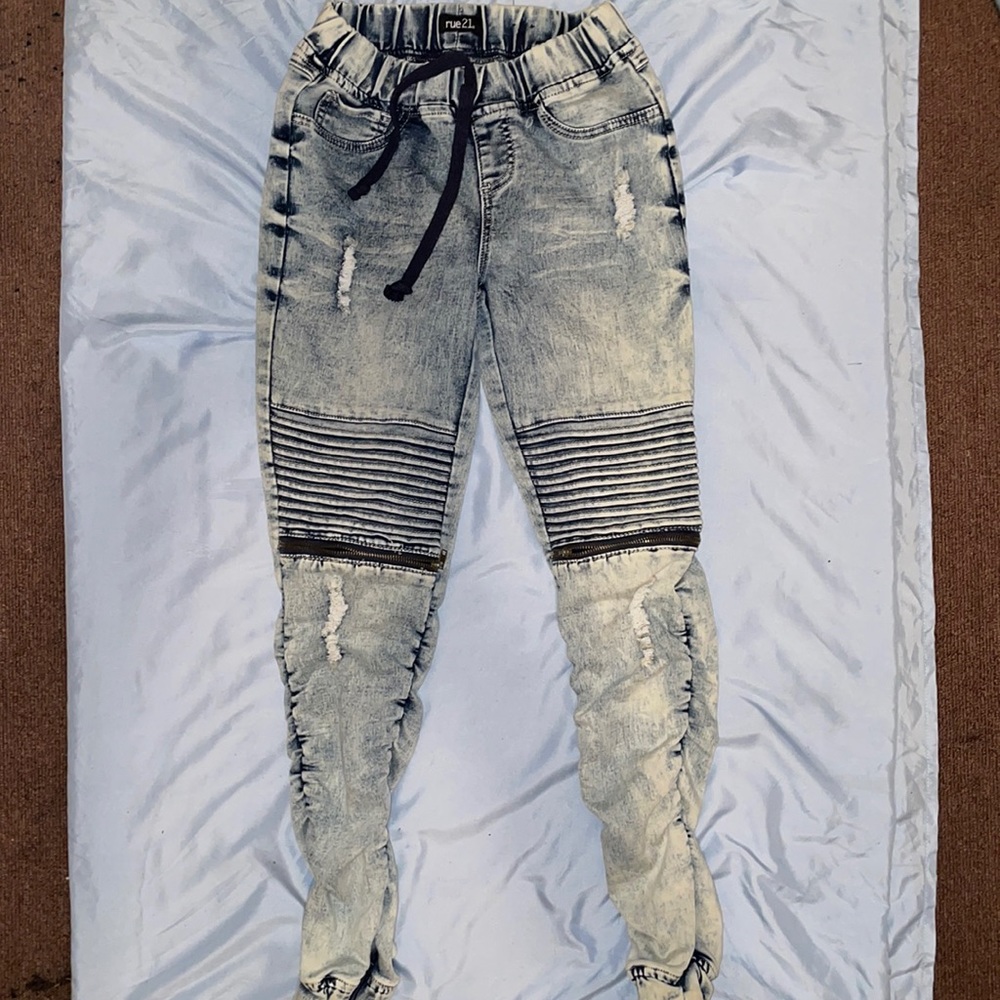 Super cute!!! Rue 21 stretchy Jeans